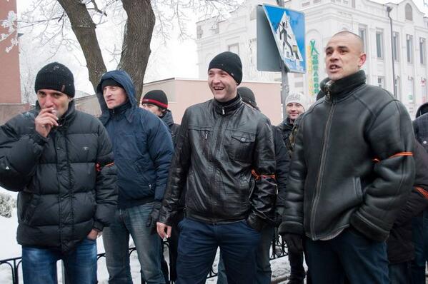 B7YdvI9CIAASPXJ.jpg:large