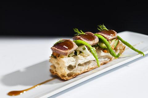 PortalonVitoria's tweet photo. Ven a disfrutar de éste sabroso Tataki de Bonito del Norte con Piparras, hoy, viernes y sábado a partir de las 20:30. http://t.co/c0JYUhnxUR