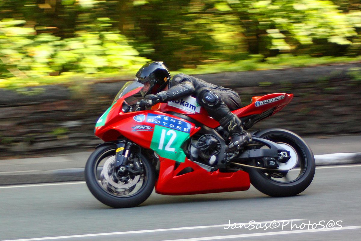 ttman100's tweet photo. #throwbackthursday @bullet39 #TTXGP @iom_tt @Agnimotors Winner in 2009 at Laurel Bank. http://t.co/2JICOWgjZD