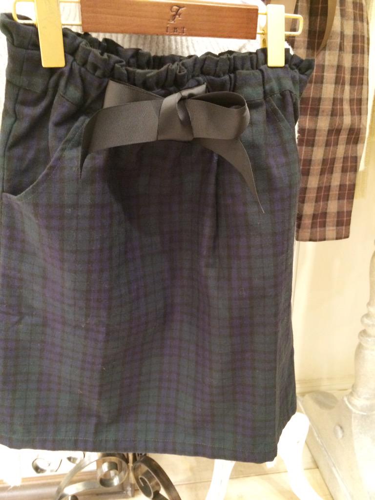 FintSSP01's tweet photo. 札幌店で完売していた大人気のチェックギャザータイトスカートが少しですが再入荷致しましたよー＼(^o^)／！❤️
おすすめはゆるニットと合わせて大人コーデ💕
気になっている方はお早めに〜✨😣
♯フィント♯再入荷♯タイトスカート http://t.co/MVvi54RpkX