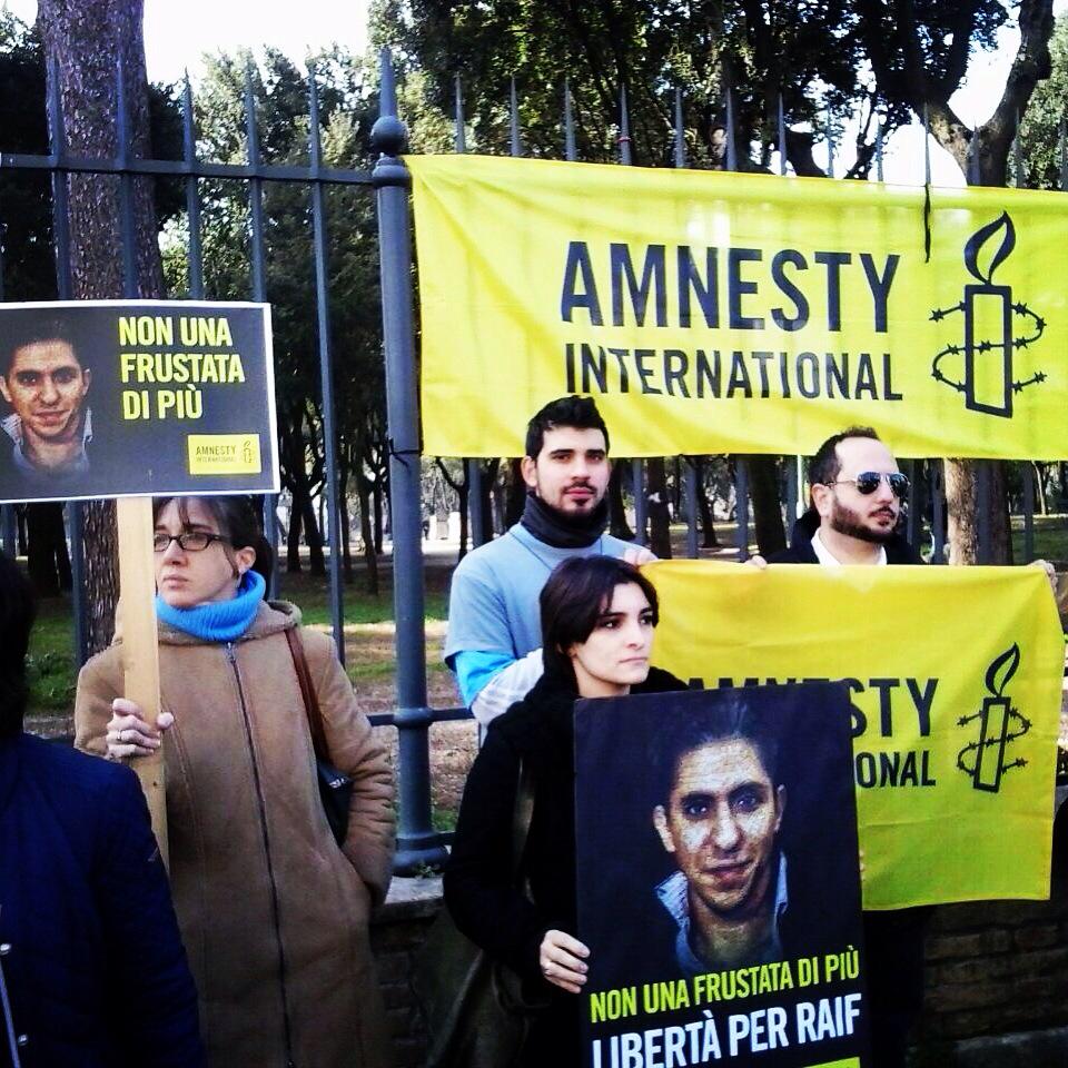 gg085Roma's tweet photo. Stop flogging @raif_badawi! #FreeRaif #FreedomOfSpeech #HumanRights #torture http://t.co/4mG1qXGlak