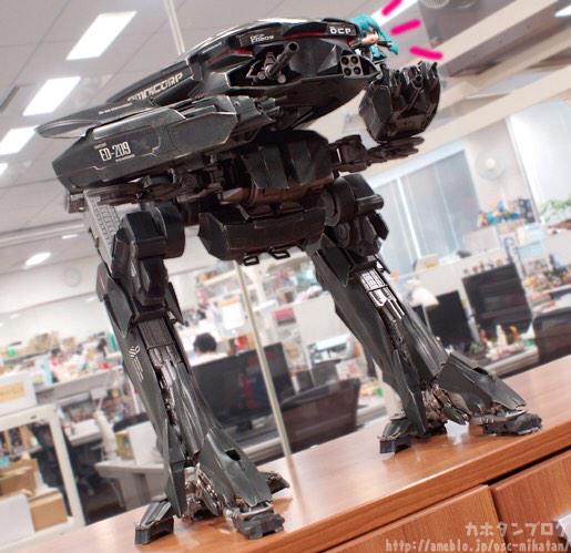 B7YqodJCIAARBrO.jpg:large