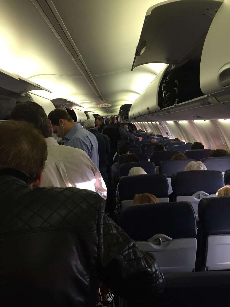 hcsmattb's tweet photo. This long until slots in the Vegas airport #EC2014 http://t.co/ieP7qRgrLT
