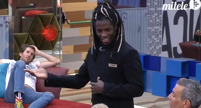 realityspain's tweet photo. Coman dice "Viva la Paz", acto seguido abrazo entre coman y Sandro #GHVipDirecto #GHVIP24h #GHVIP http://t.co/k6GTaa0LnO