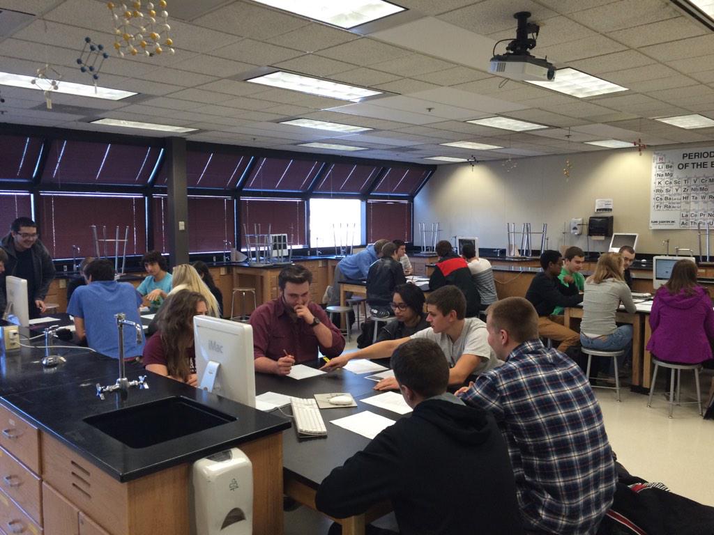 WysongScience's tweet photo. 4th period working on their designs. #CreativeIntent http://t.co/tiztdfLwyB