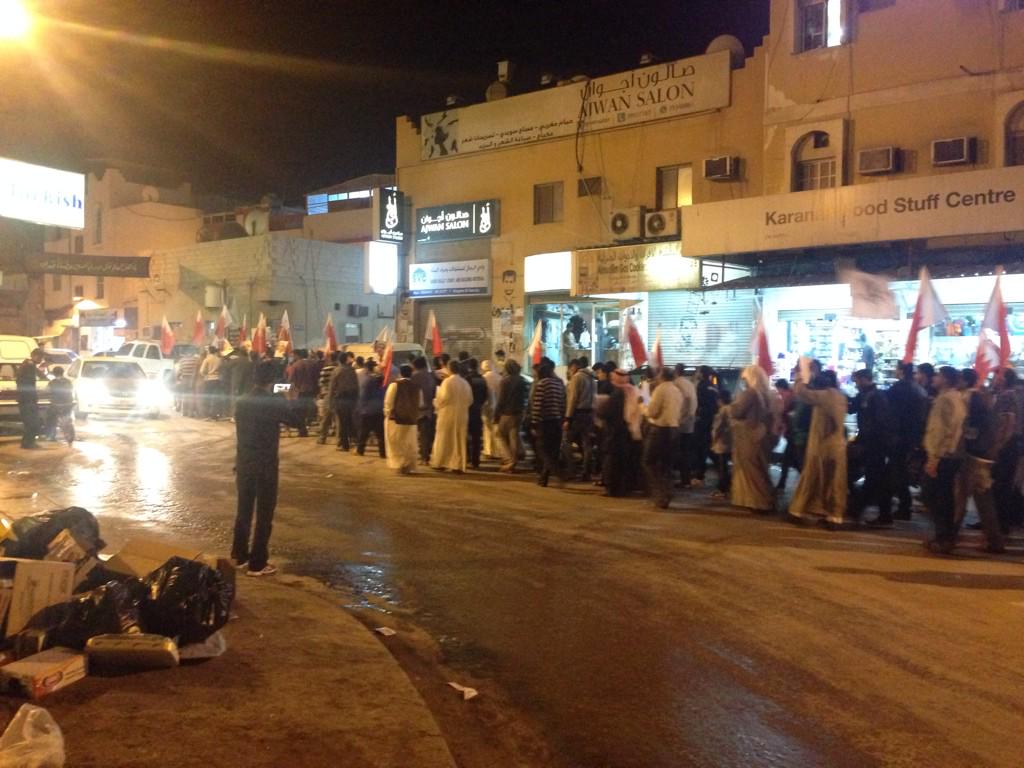 karranahyouths's tweet photo. #كرانة || الحشود تعاهد الرموز القادة في السجون بالسير في الحراك دون توقف حتى الافراج عن جميع الرموز القادة #Bahrain http://t.co/i15HMhinOU