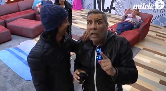 realityspain's tweet photo. Juan:"esta noche para nominar,q m pongan fotos de la gente" "super dame la guitarra q estoy con cocacola"XD #GHVIP24h http://t.co/NrzRfzSeAa