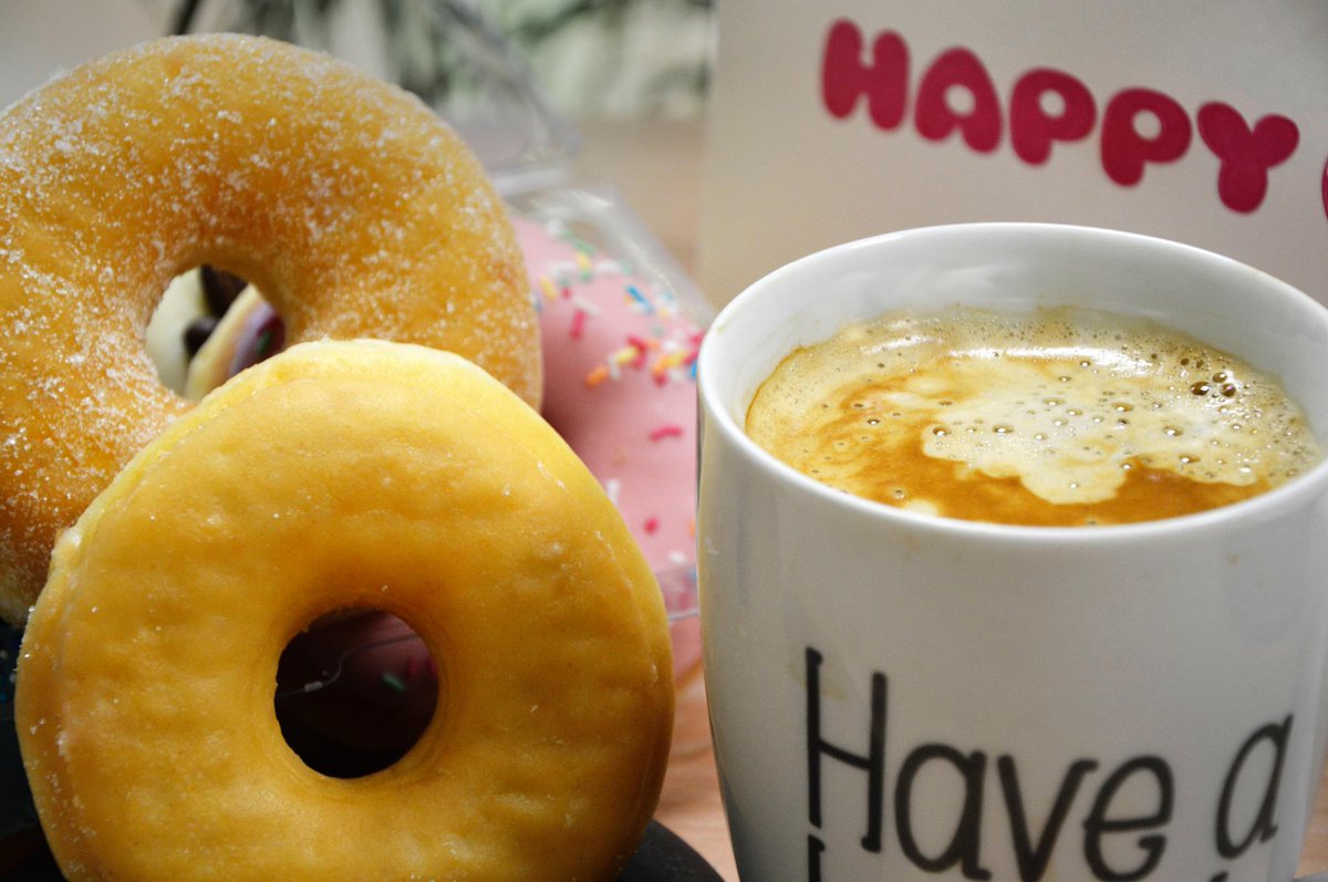 HappyDonazzCo's tweet photo. Donazz - what else? :-)
Unsere Glazed und Crystal Classic Donazz gibts jetzt für nur 1 € #happydonazz #donuts #food http://t.co/pQzuoixvh8
