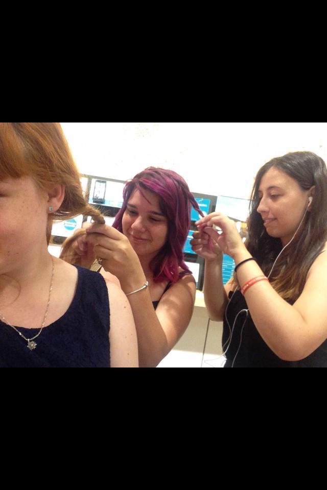 oheyjawjar's tweet image. I'm braiding Emily's hair and Marie's braiding my hair #braidception