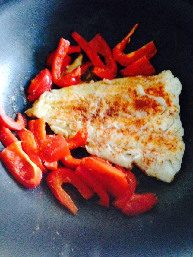 StephMcnally's tweet photo. Best part about a day off aside from family time.....FRESH COOKED FOOOOOOD #food #nofoodprep #fish #pepper #yum http://t.co/lGTgRYH7GE
