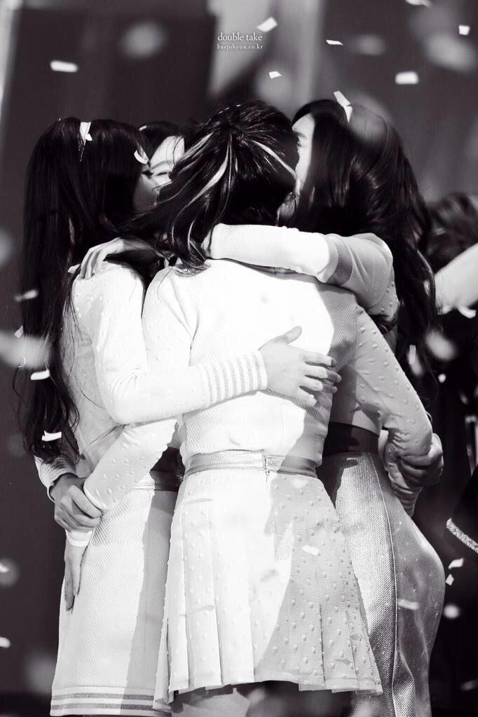 fakesehunexo's tweet photo. Congratulations to Red Velvet on winning Rookie of the Year at the Golden Disk Awards. http://t.co/OevcKhRAvm