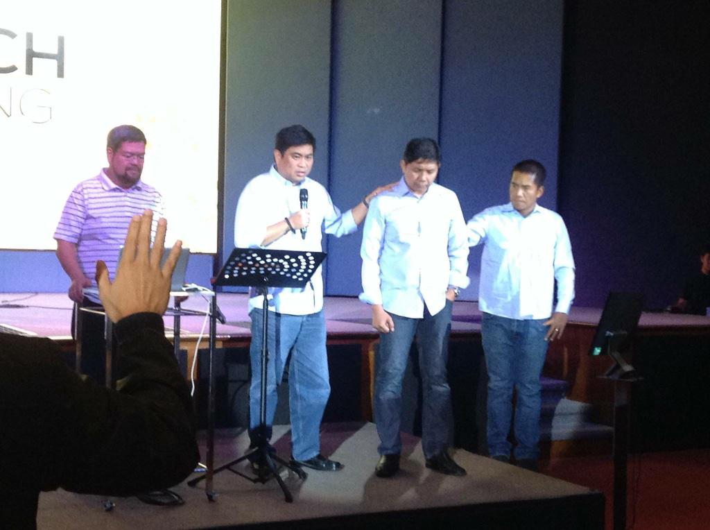 ferdiecabiling's tweet photo. VICTORY PROVINCIAL Churches' newest director –#JonNaron w/ @mannycarlos @juraydeah @victoryph #VPC c/o #AlBantayan http://t.co/ACkGtAVtmr