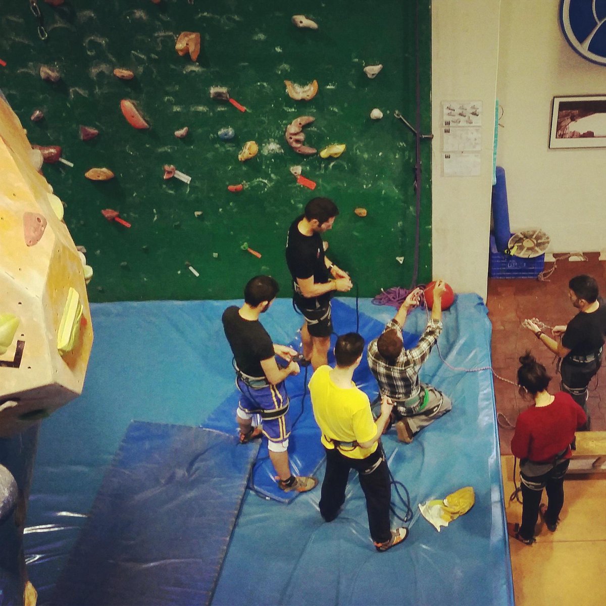 Su primer día en este deporte de aventura!! 
#escalada #cursos #Iniciacion #deporte #aventura