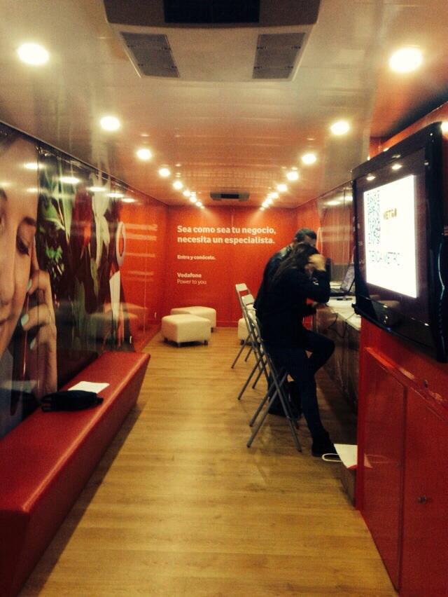 Murginet's tweet photo. Hoy Jueves, en nuestra tienda de Almeria, disfruta de monólogos y posterior sorteo! Avda Federico García Lorca 87 http://t.co/tA8NdyBlUZ