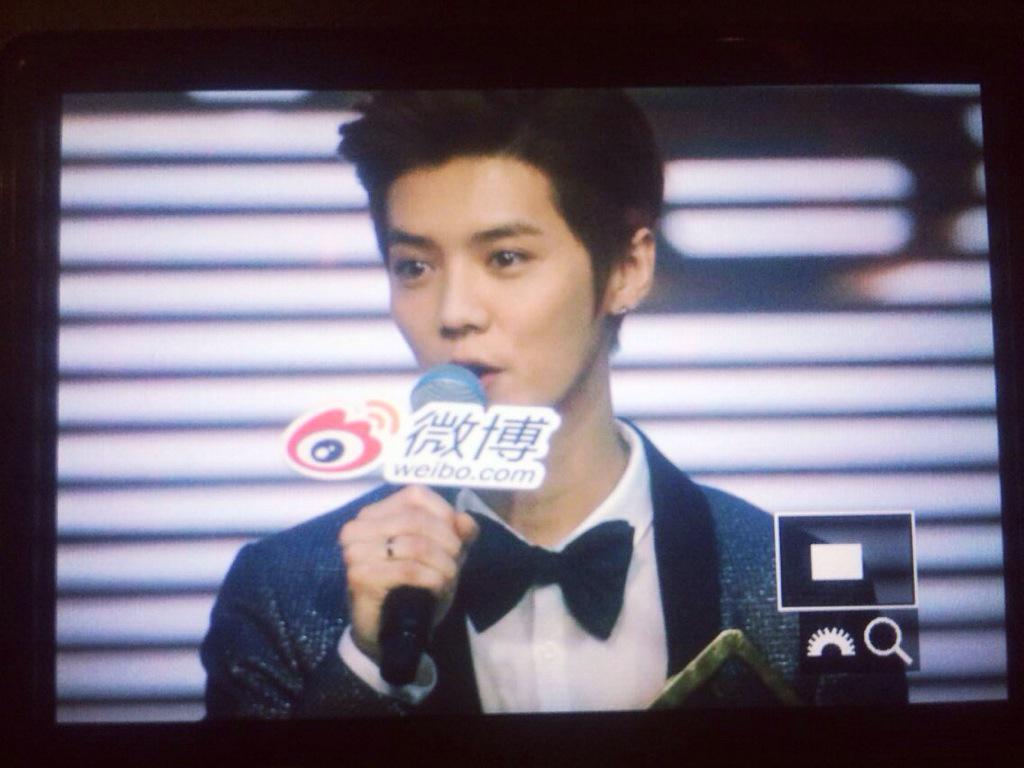 [PREVIEW] 150115 2014 Weibo Awards Night [100P] B7ZNkdxCIAAIrVk