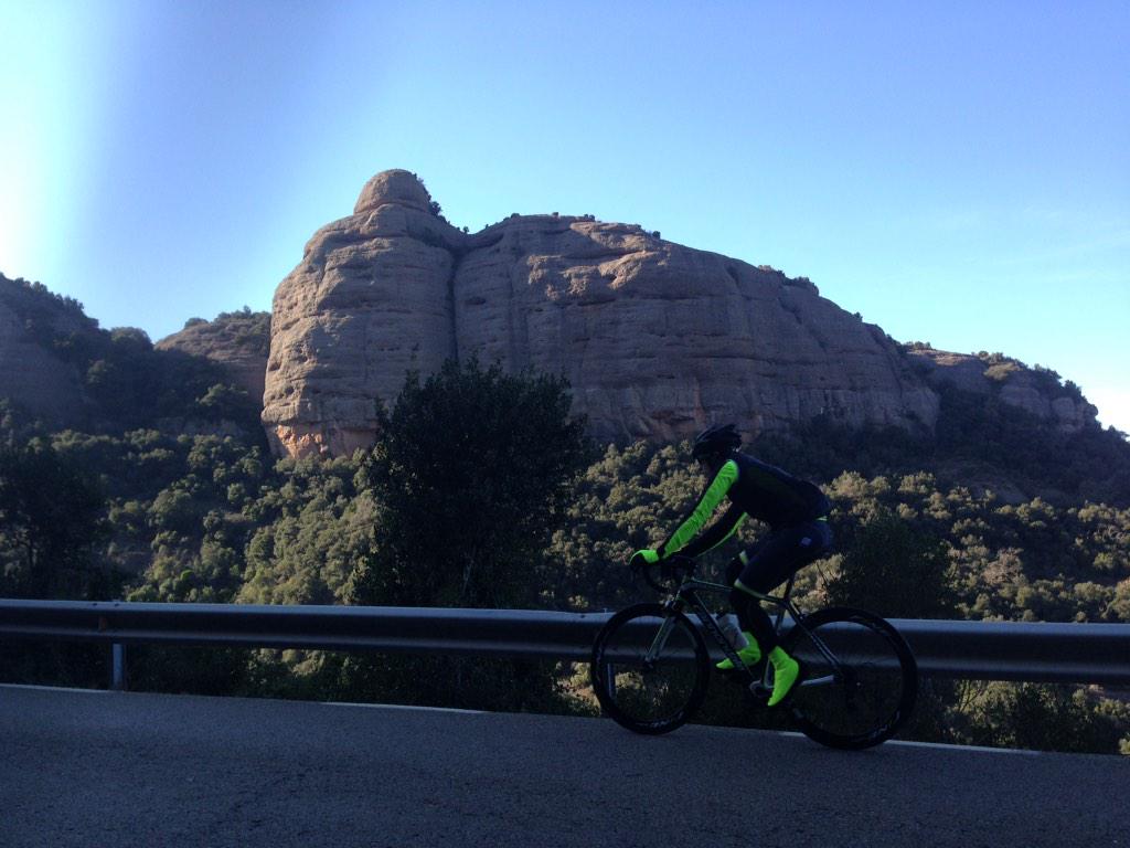 LluisCapdevila1's tweet photo. Gran ruta con la bici, primera del año, 100km 1500mt+ para hacer realidad un gran sueño,  primero hay que sudarlo!! http://t.co/3vJnAnAUf6