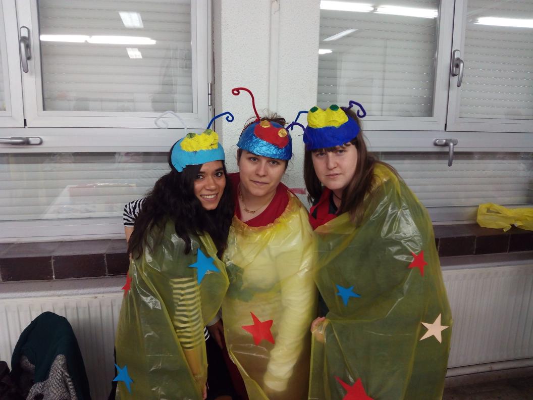 Disfrutando de la penúltima exposición de la carrera, siempre en nuestra linea Jajaja <a href="/Miriam_OV90/">Miriam</a> <a href="/Angeles9191/">angeles</a>