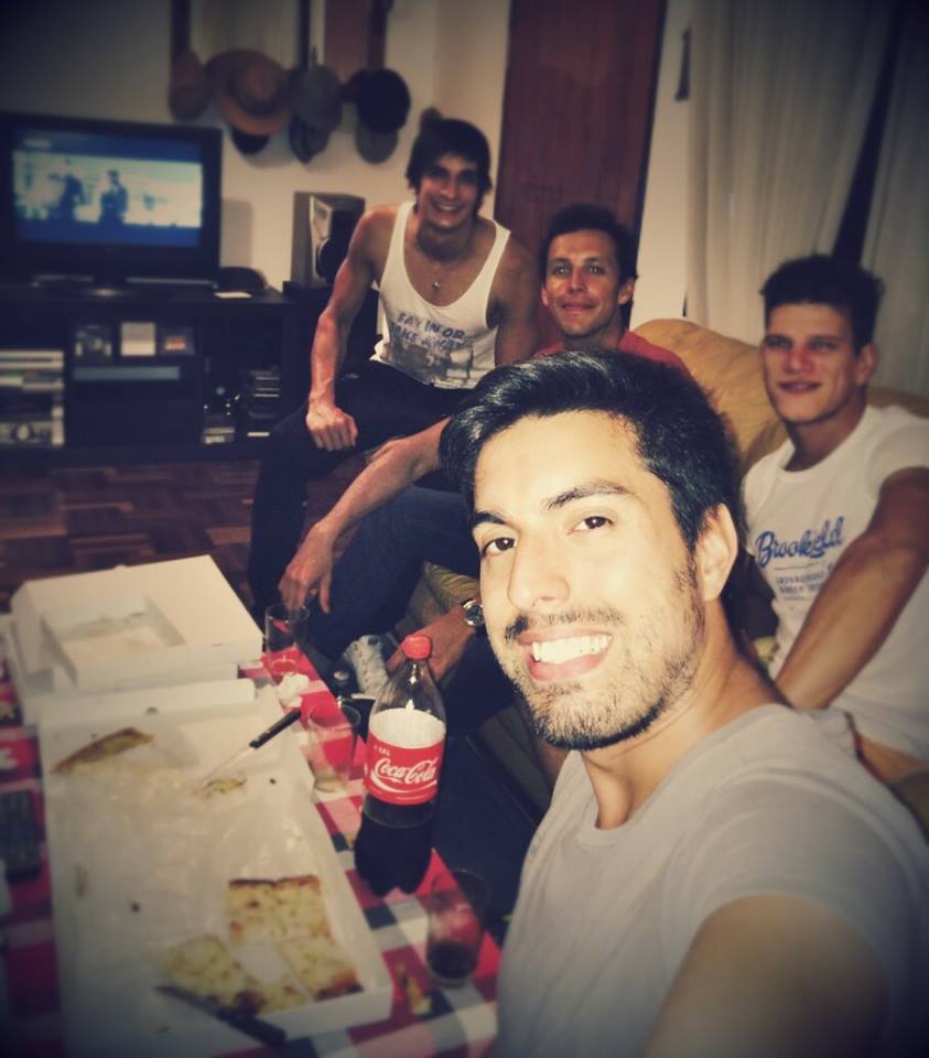 JavierCe22's tweet photo. Noche de peli y pizzas en casa :) http://t.co/2vreJlYIaQ