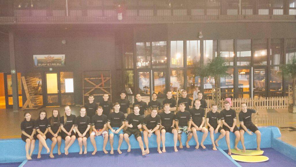 5 havo laatste les, bodyboarden in <a href="/DWDzoetermeer/">Dutch Water Dreams</a>. Spetterende afsluiting van de gymlessen!  <a href="/alfrink/">Alfrink College</a> #sportief