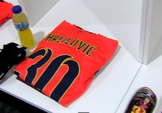 FCBarcelona's tweet photo. Changing rooms ready to go at the Martínez Valero http://t.co/Ooq5FyySJF http://t.co/F2wC5OBBMk