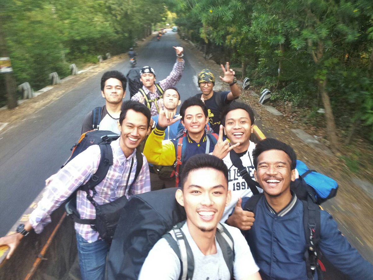 Salah satu kendaraan yang digunakan ketika menuju jalur apuy gunung ciremai