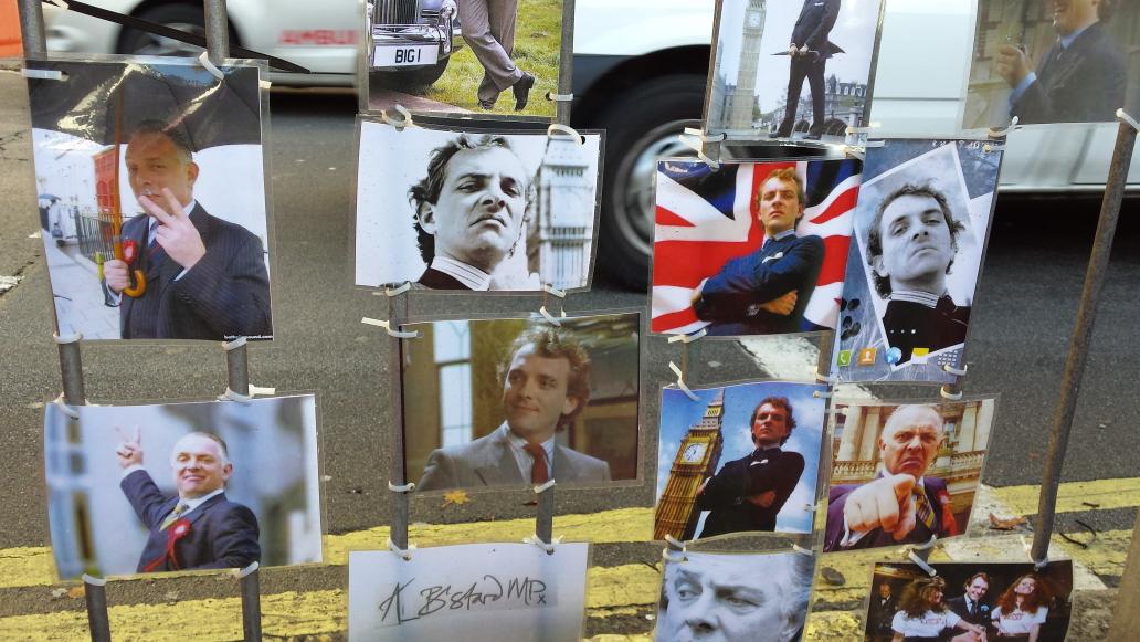ForgedinN3on's tweet photo. A touching tribute from a loving fan...maintained meticulously by those that care deeply!  #rikmayall unforgettable x http://t.co/SUR8S3GcvS