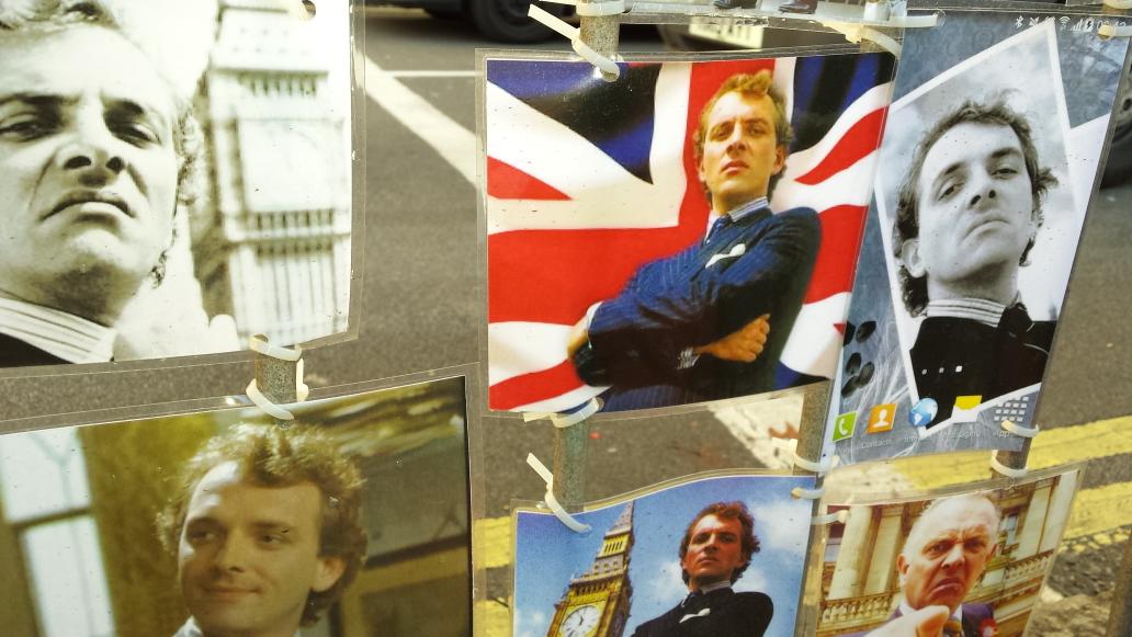 ForgedinN3on's tweet photo. A touching tribute from a loving fan...maintained meticulously by those that care deeply!  #rikmayall unforgettable x http://t.co/SUR8S3GcvS