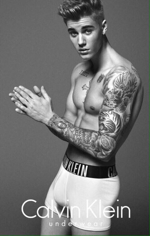 Vbooty_'s tweet photo. “@121Training: Is this body real though? http://t.co/UeFc9mSUxq” Biebs, if your gonna stuff your junk, make it realistic atleast bud.