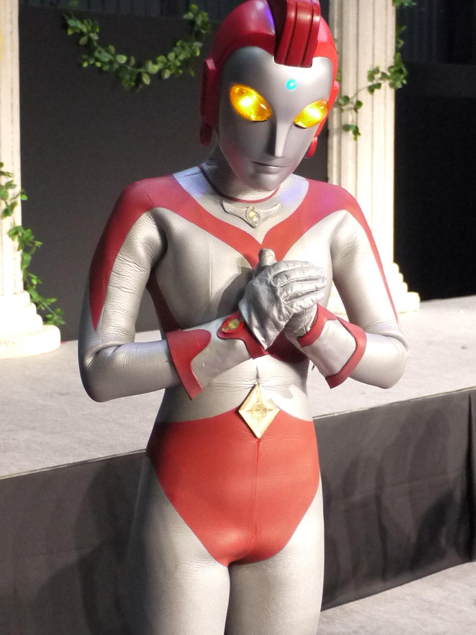 窓木 在 Twitter 上 ウルトラマンのモチーフの一つは弥勒菩薩像 裸なのかどうか曖昧でエロティック やられるシーンに興奮 などの話題がetvで出てた時に女ウルトラ戦士ユリアンの写真はろうとしてたが どれにしようかと選んでたら思いっきり機を逃してた