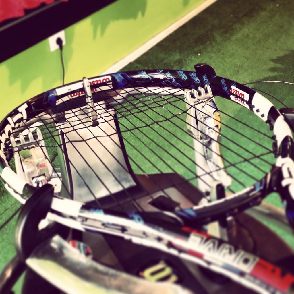PlanetsportT's tweet photo. Encordando para nuestro Amigo @antoniodiazcasas #PlanetTenis #Babolat #Puredrive #AtW #Stringer http://t.co/pFlUlEu33C