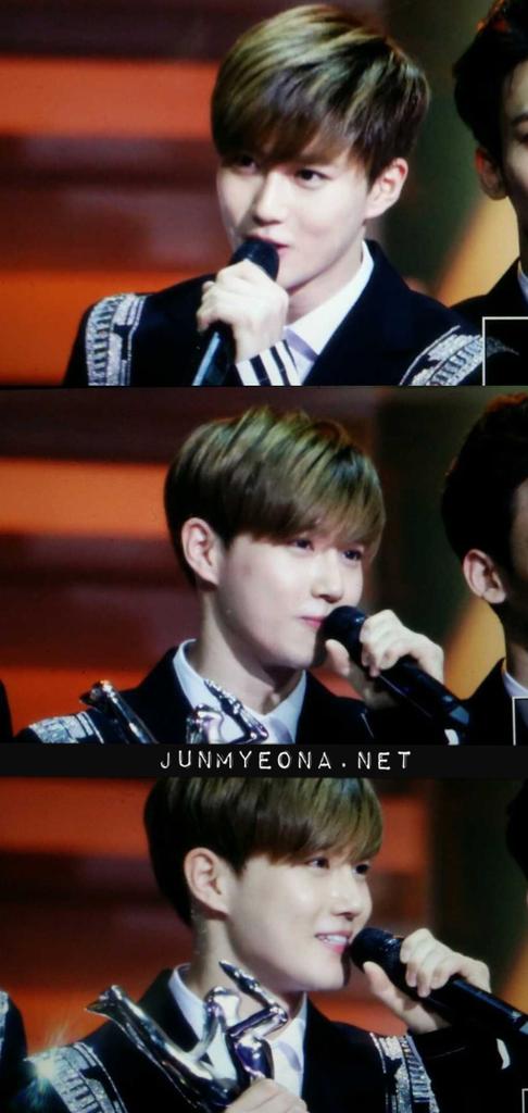 JUNMYEONAdotNET's tweet photo. 150115 Beijing Golden Disc Awards #exo #수호 축하해😆 http://t.co/HB8AQNw2Vd
