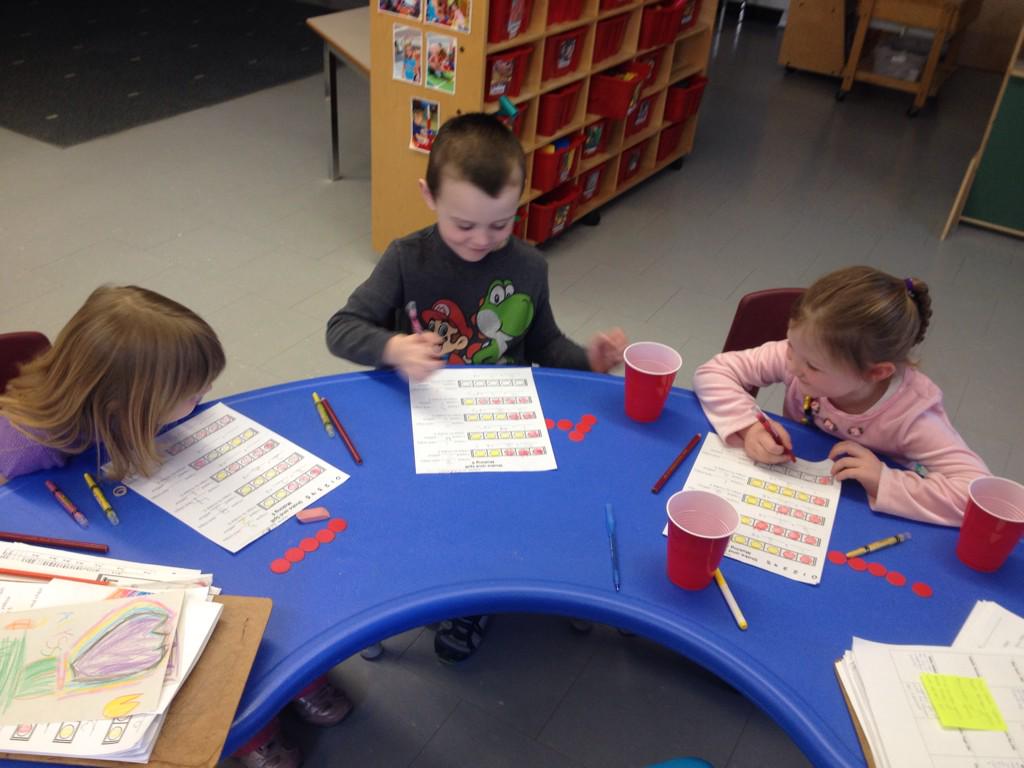 Mrs_L_Addison's tweet image. Playing Shake and Spill. #Earlymath Making math fun! #5frame