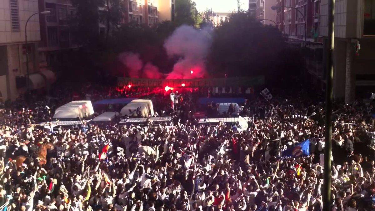 DZonaMadridista's tweet photo. ¡Madridistas! ¡¡A las 18:00 os queremos en Concha Espina!! #RemontadaBlanca http://t.co/mevHv9jPwD http://t.co/ysKYKQnrT8