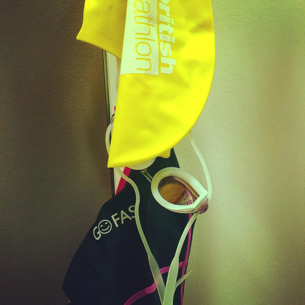 ocdathlete_com's tweet photo. #triathlon #swim training done like mud that water lol blooming #weirdos in public pools #formbypool http://t.co/8J0VadMLFz