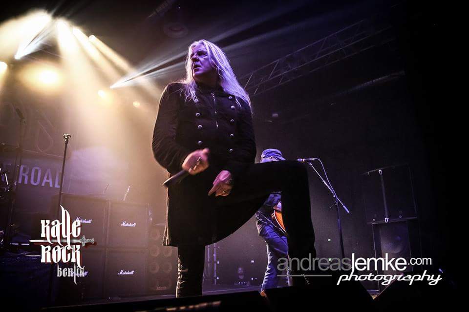 Happy birthday to one of my favorite singers! Biff Byford keeps getting sexier with age.  