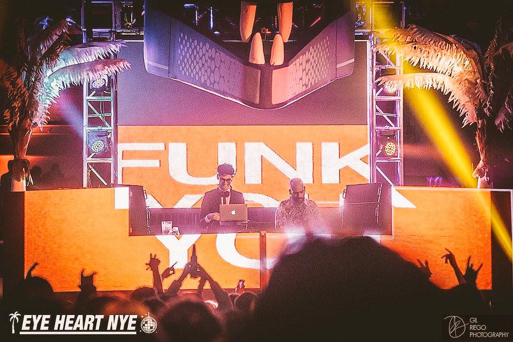 1M_Events's tweet photo. Funk You. 🎶🙌 #TBT @Chromeo crushin it at @EyeHeartSF #StreetsofSFnye 🎉🌴 http://t.co/y6eujXLSha