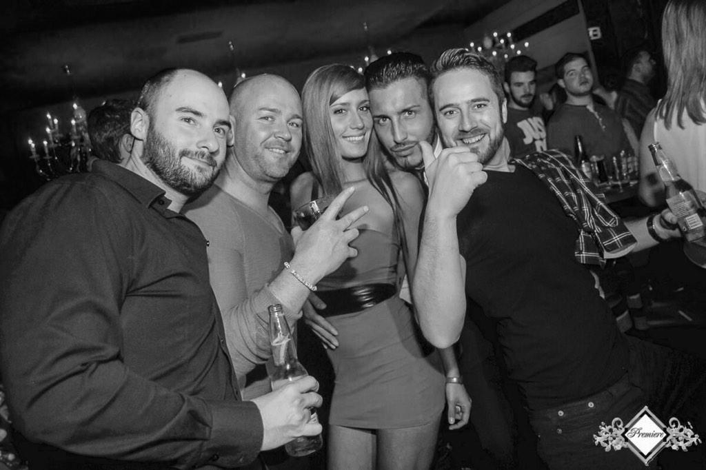 En <a href="/discopremiere/">SALA PREMIERE</a> siempre en buena compañía😄🍸🍸💃