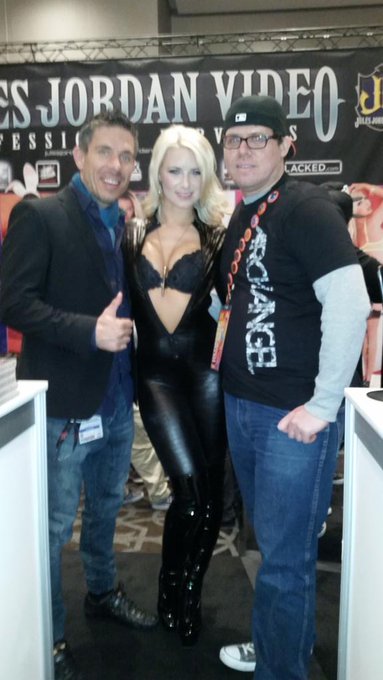 Love The pic :-)RT @TheWildCardJoe Another one with one of porn's it couples @AnikkaAlbrite @MickBluexxx<a class="tags" target="_blank" title="On Twitter" href="/?out=eyJ0eXAiOiJKV1QiLCJhbGciOiJIUzUxMiJ9.eyJpYXQiOjE3MjcyNTIwOTQsImlzcyI6InR3cG9ybnN0YXJzLmNvbSIsIm5iZiI6MTcyNzI1MjA5NCwiZXhwIjoxNzU4Nzg4MDk0LCJyZWRpcmVjdF91cmwiOiJodHRwczovL3R3aXR0ZXIuY29tL1RoZVdpbGRDYXJkSm9lIn0.bi2vNGE2tgnf3fRjm4Ul2PHbhkXvQiYUXtB1YaWyV43kKZSsJfY26UlRKmgRKr06a9MJBFSbOooSenSHVgJshw">@TheWildCardJoe</a><a href="/tag/fan"class="tags"><span>#fan</span></a>