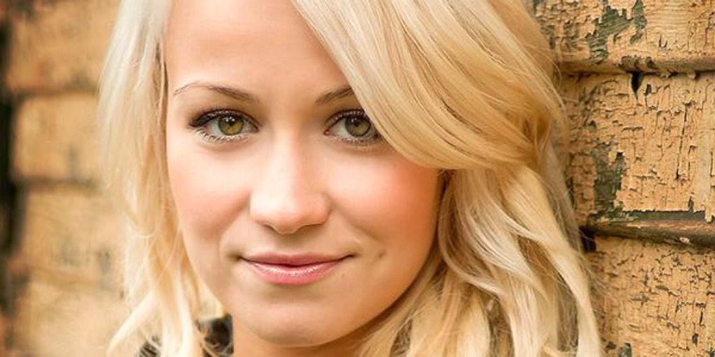 portlandfilm's tweet photo. Congrats #pdxff13 #alum @ChelseyReist on her article in @peoplemag http://t.co/PKhMgqddXo #The100 http://t.co/wK3CltcjBj