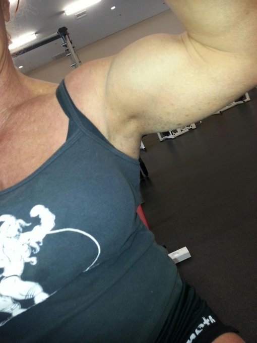 Pumped and ready.. #FBB #FEMALEMUSCLE #BIGBICEPS http://t.co/g4HyK6D7Pm http://t.co/wXVKunqDeU<a href="/tag/fbb"class="tags">#FBB</a><a href="/tag/femalemuscle"class="tags">#FEMALEMUSCLE</a><a href="/tag/bigbiceps"class="tags">#BIGBICEPS</a>