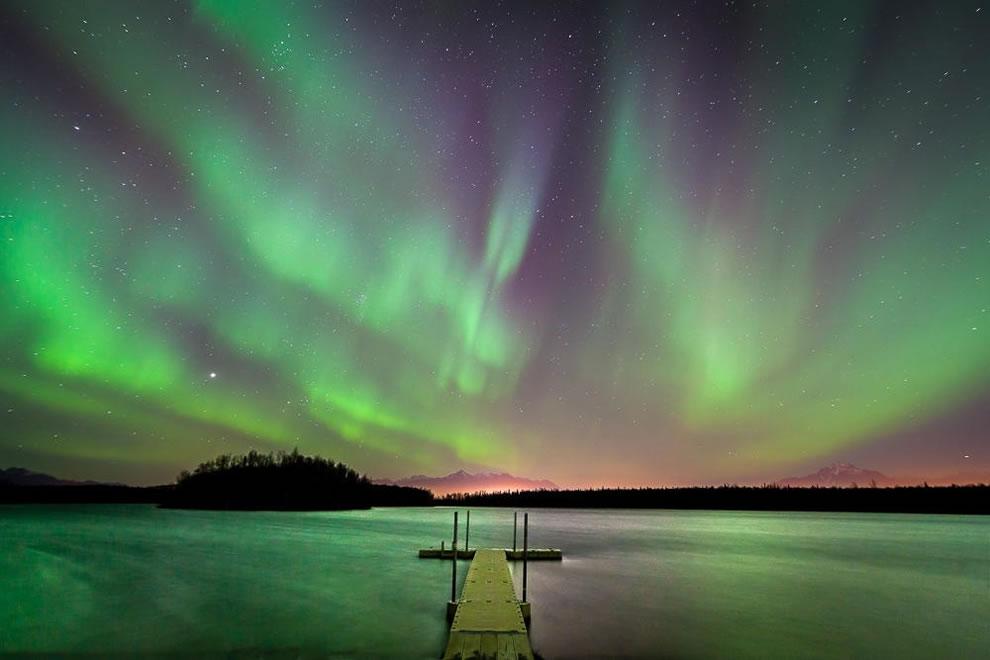 lovethesepics's tweet photo. 50 Exceptionally Beautiful Auroras [PICS] http://t.co/mzznu1zI5l #photography #nature http://t.co/WyOr4nv2ox