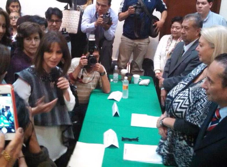 nancydelasa's tweet photo. Agradezco a mis paisanos y amigos el respaldo. Registro de mi candidatura a Diputada federal por Teziutlán dtto3 #PRI http://t.co/D7ED7oCyJw