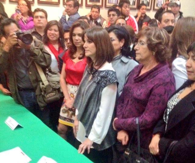 nancydelasa's tweet photo. Agradezco a mis paisanos y amigos el respaldo. Registro de mi candidatura a Diputada federal por Teziutlán dtto3 #PRI http://t.co/D7ED7oCyJw