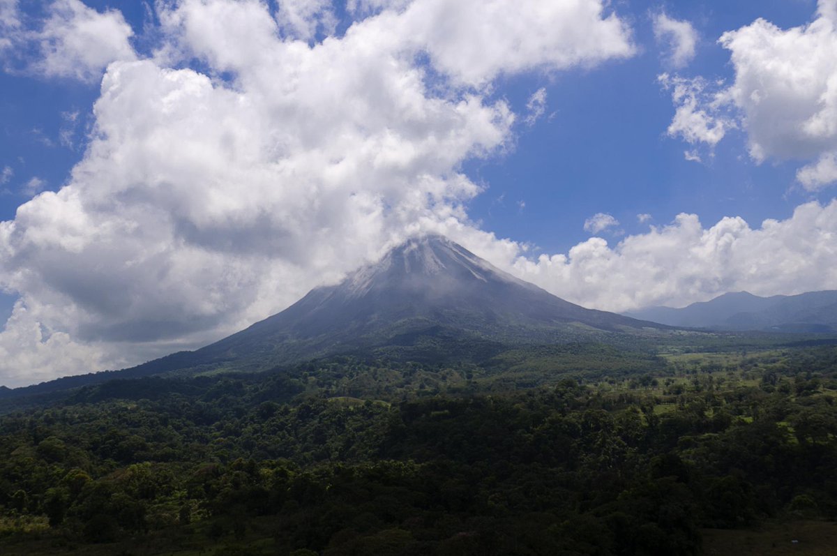 Dare2Escape's tweet photo. Volcanoes in Costa Rica are amazing site!!!! http://t.co/jNA8b0qaaT