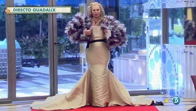 PunkyEnfurecido's tweet photo. La morsa es una especie de mamífero pinnípedo semiacuático de gran tamaño que habita en los mares árticos #Gala3GHVIP http://t.co/PE8P9IcKST