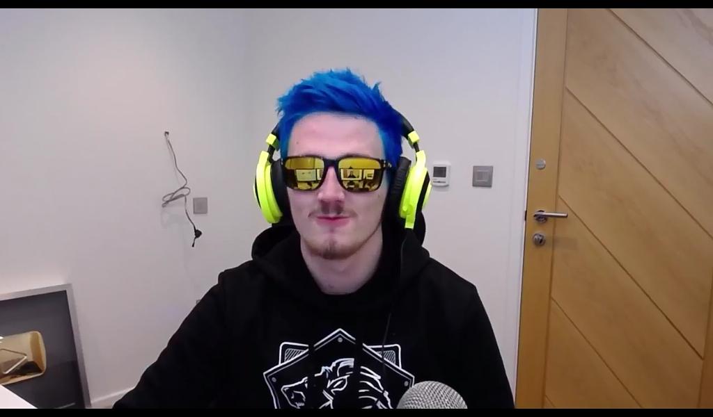 HenryGarrett1's tweet photo. @ProSyndicate lol tom with his awesome blue hair http://t.co/CCB9Y5myez