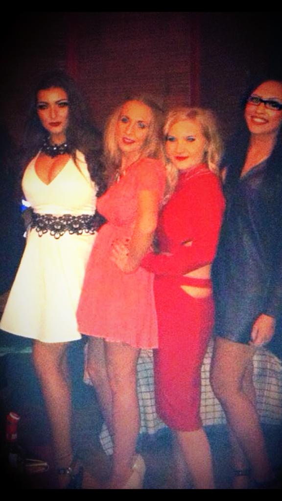 Carla_Jadee's tweet photo. Again? @_elsb @👯👯🍸🍹🍷🎉 http://t.co/5nJg3IuQs3