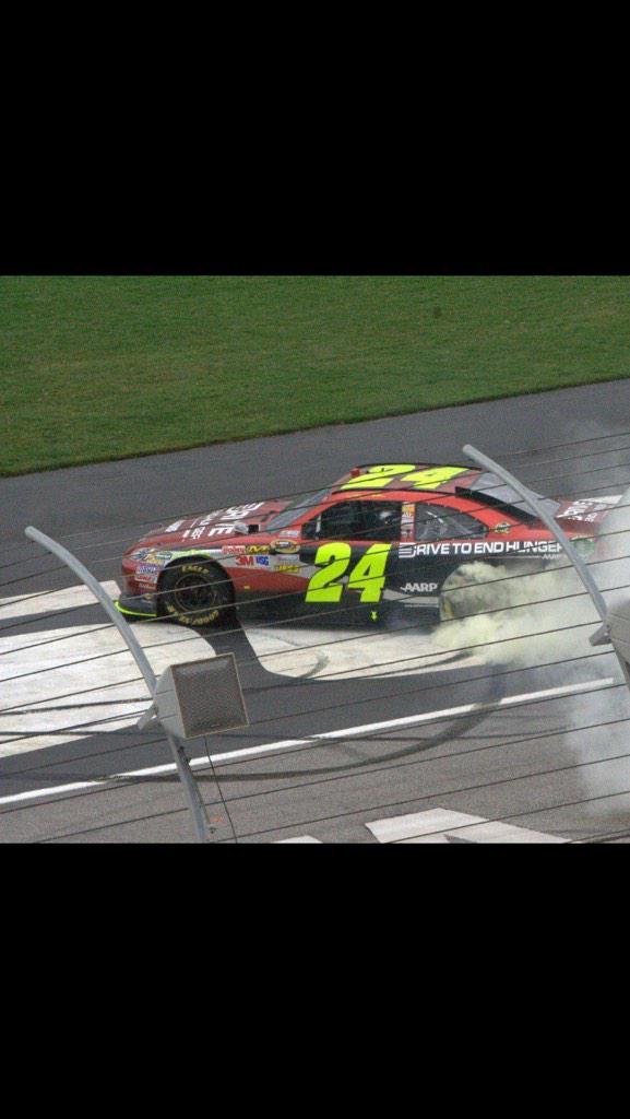 jgo2409's tweet photo. @TeamHendrick Best moments of my life! Meeting @JeffGordonWeb , Twitter name on car, #85Win #RE24ECT http://t.co/JiYbBfb6Wu