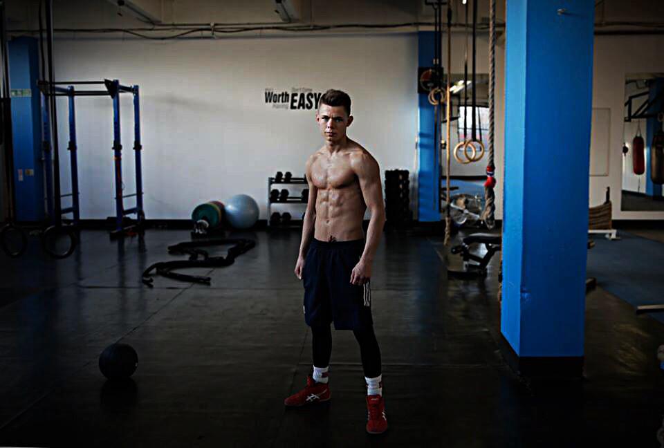 CEdwardsBoxing's tweet photo. Time to get another early night good night god bless, 8 days to go from tomorrow! I AM READY! #TeamEdwardsTakeOver http://t.co/hith26Oe0n
