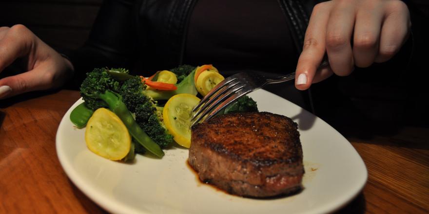 MargaretPower15's tweet photo. "@Outback: Mama says eat your veggies. http://t.co/idX2iySrGn"@mktgsmac #MKTG3433